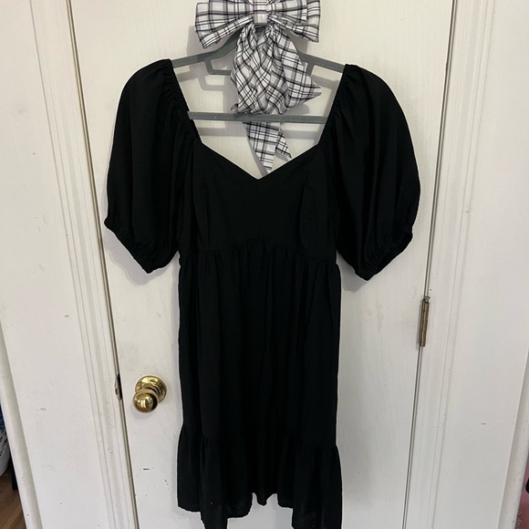 Nine West Dresses & Skirts - Black Puff Sleeve Sweetheart Neckline, Smocked back, Nine West, Medium, like new